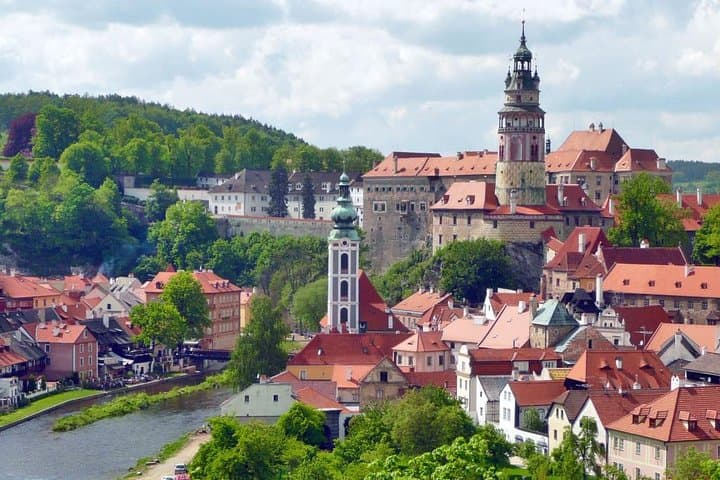 Private Transfer from Salzburg to Prague with a Stopover in Cesky Krumlov