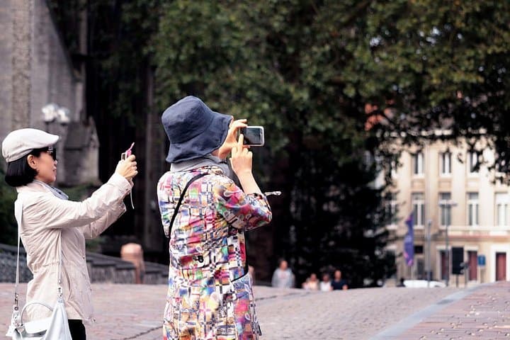Transfer from Salzburg to Budapest: Private daytrip with 2 hours for sightseeing