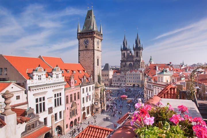 Private Scenic Transfer from Vienna to Prague with 4h of Sightseeing