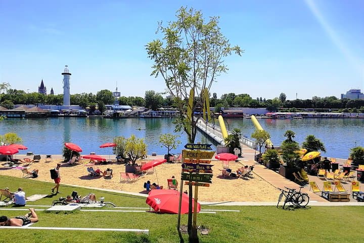 Small-Group Guided Kayak Tour of Vienna
