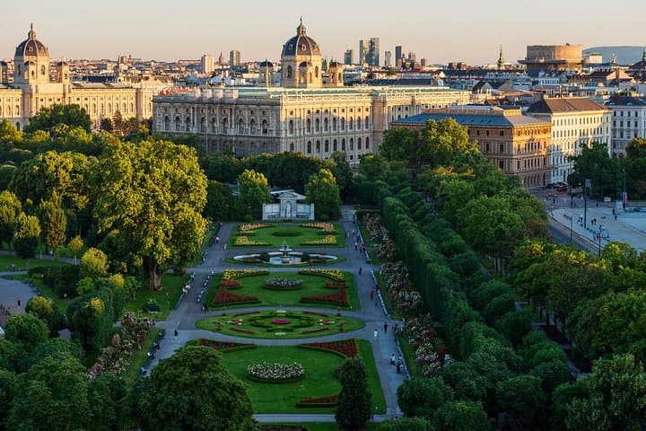 Exclusive Vienna Old Town Highlights Walking Tour (max. 6 persons)