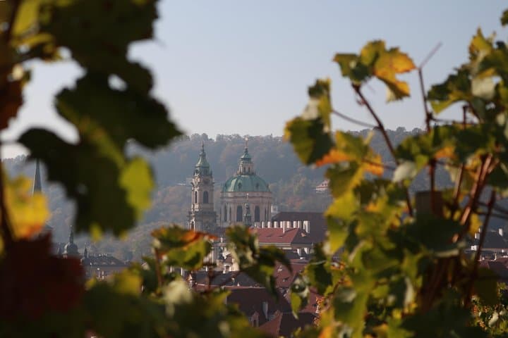 Private Scenic Transfer from Salzburg to Prague with 4h of Sightseeing