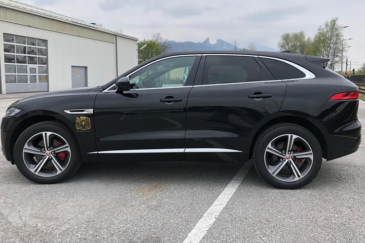 our SUV limousine: Jaguar F-Pace