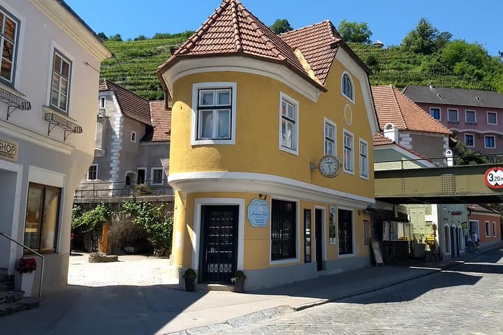 3-Hour Private Hiking Tour to historic places around Spitz in Wachau Valley