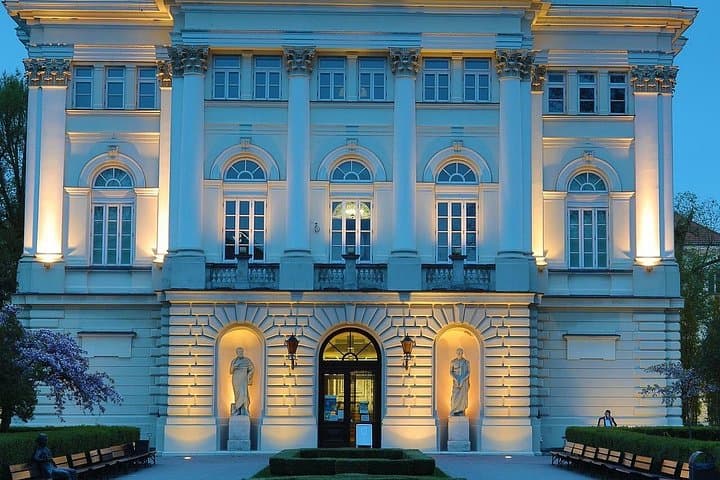 Private Transfer from Vienna to Warsaw, Hotel-to-hotel, English-speaking driver
