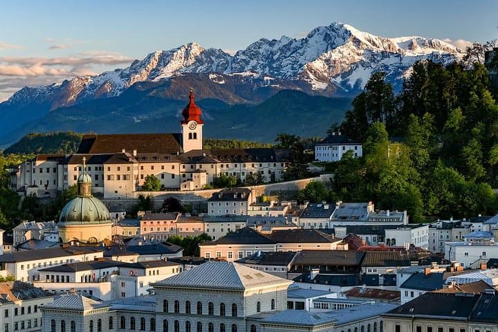 Private 2-hour Walking Tour of Salzburg with official tour guide