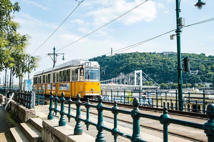 Private Scenic Transfer from Vienna to Budapest with 4h of Sightseeing