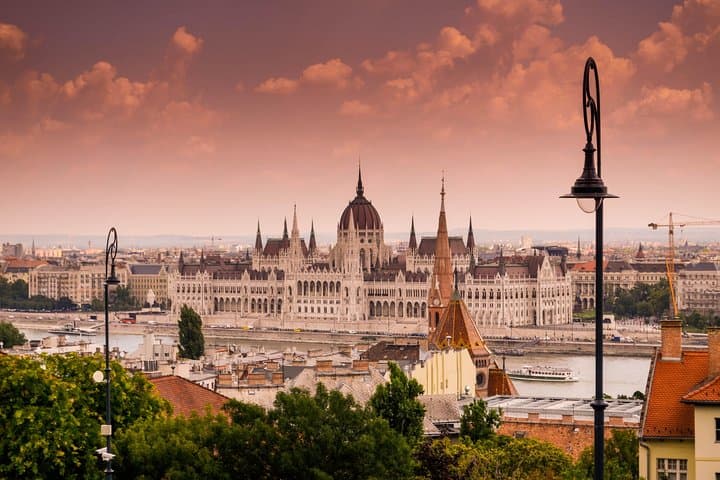 Private Transfer Vienna → Budapest, Hotel-to-Hotel, English-speaking driver