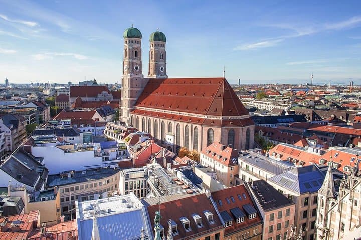 From Vienna to Munich, 2h of Sightseeing, Private Transfer