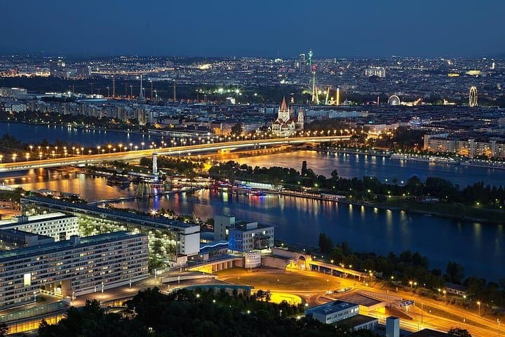 Private Vienna Night Lights & Landmarks Tour