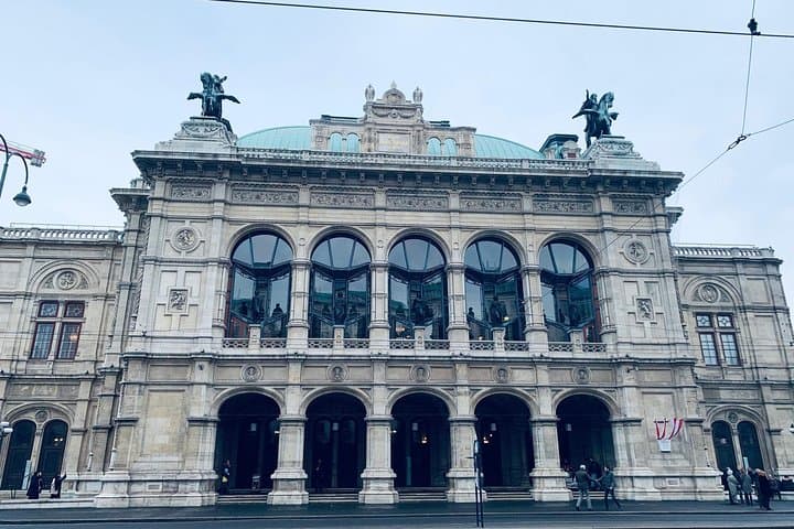 Private World War II Walking Tour in Vienna