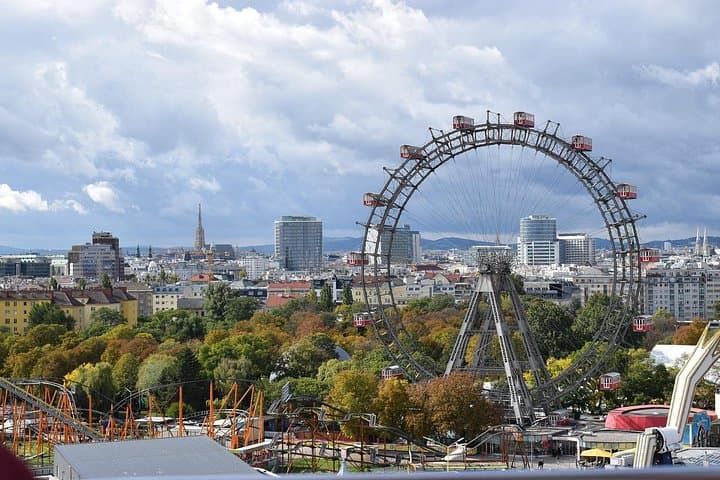 Private Salzburg to Vienna Transfer and Hallstatt Sightseeing