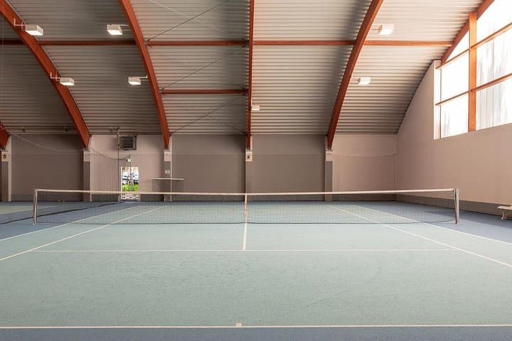 Play Super Friendly Tennis In Vienna