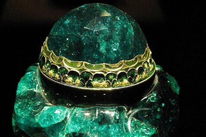 How to Pick a Crown. A Private Themed Tour of the Imperial Treasury (Kaiserliche Schatzkammer) / Tickets included