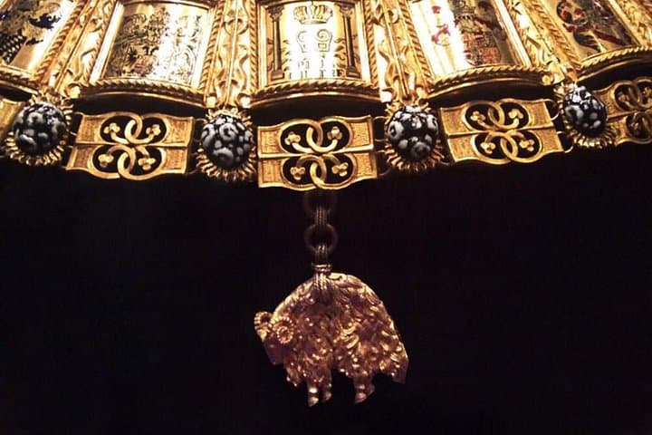 How to Pick a Crown. A Private Themed Tour of the Imperial Treasury (Kaiserliche Schatzkammer) / Tickets included