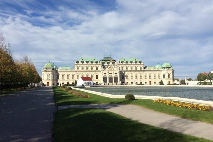 Private Tour of the Belvedere Palace with an Art Historian: "Pictures of Austrian Identities". Art & History Tour with Skip-the-line Tickets