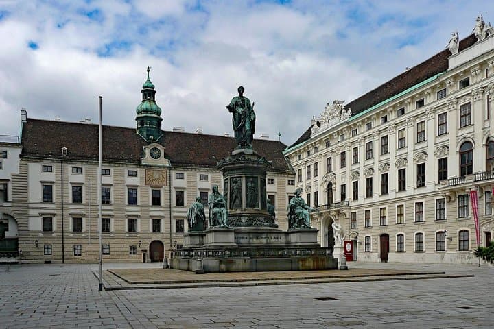 Vienna tour with Questo: My love to my people. The statue of Franics II.