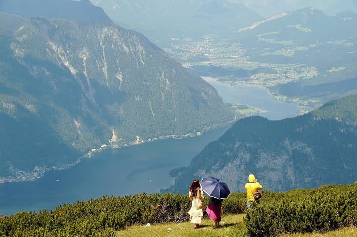 Private Salzburg to Vienna Transfer and Hallstatt Sightseeing