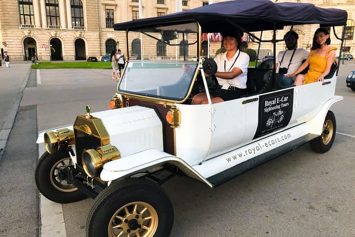 Vienna Oldtimer Tour (60 min) Incl. bottle of Prosecco