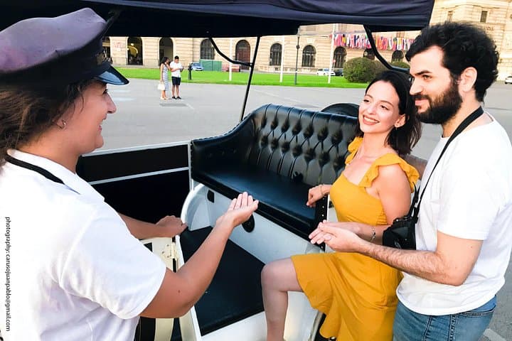 Vienna Oldtimer Tour (60 min) Incl. bottle of Prosecco
