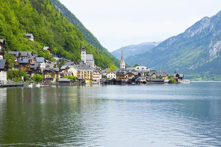 Private 2-day Guided Tour to Cesky Krumlov Hallstatt and Salzburg from Vienna