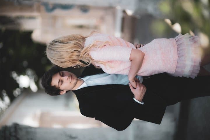 Take Stunning Photos of Yourself While Walking Vienna