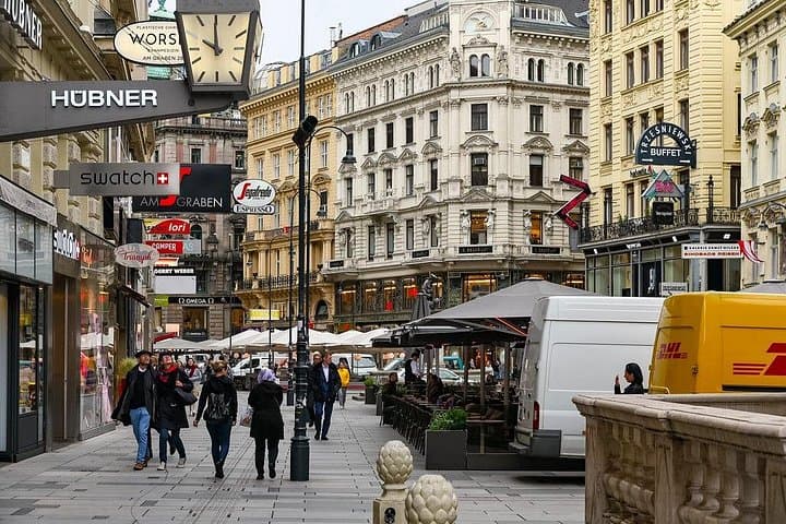 Private Full Day Tour from Budapest to Vienna with Hotel pick-up and drop off