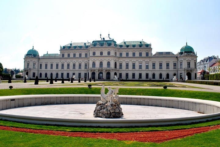 Private city tour of Vienna with driver and guide with hotel pick up