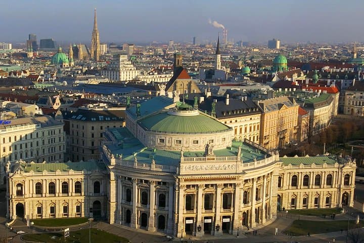 Private Full Day Tour from Budapest to Vienna with Hotel pick-up and drop off