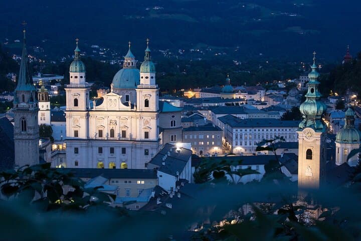 Private tour of the best of Salzburg - Sightseeing, Food & Culture with a local