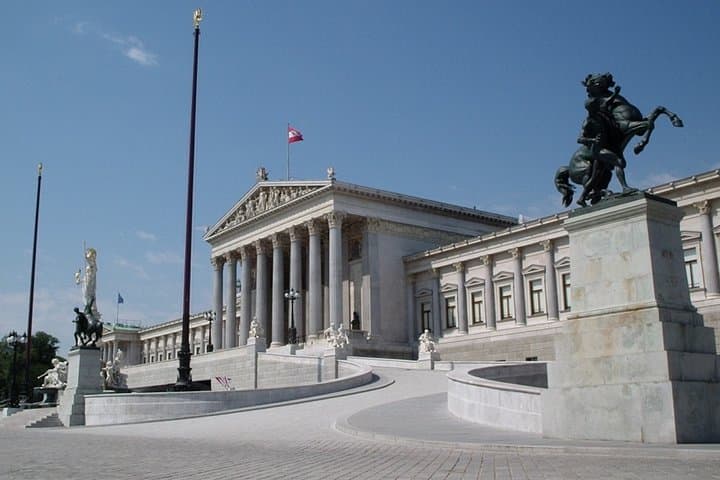 Astonishing Scavenger Hunt: Vienna Dreams Made Of Stone