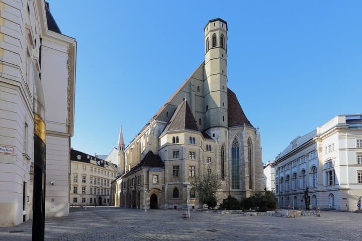 Astonishing Scavenger Hunt: Vienna Dreams Made Of Stone