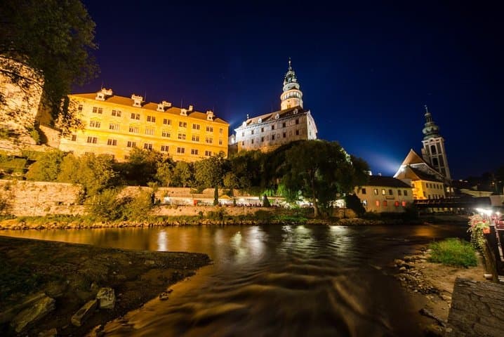 Private One-Way Sightseeing Transfer from Hallstatt to Prague via Cesky Krumlov