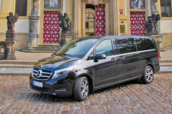 One-Way Day Trip to Cesky Krumlov from Graz to Prague