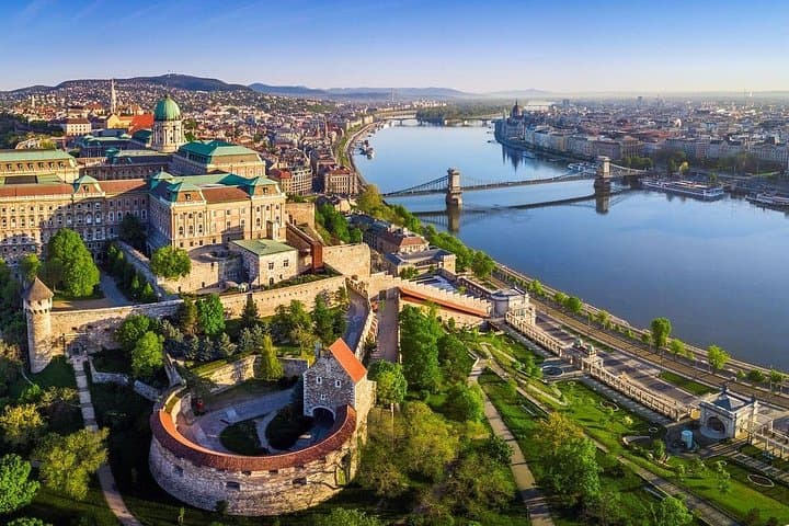 Full-Day Private Trip from Vienna to Budapest