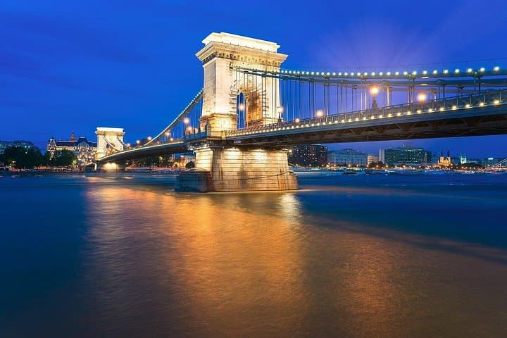 Full-Day Private Trip from Vienna to Budapest