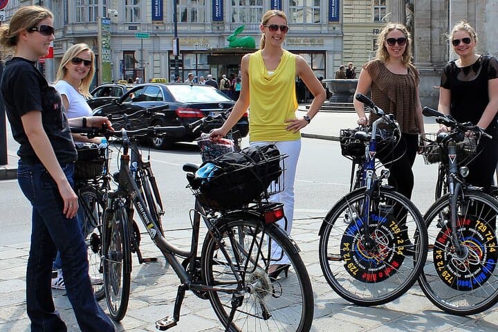https://media-cdn.tripadvisor.com/media/attractions-splice-spp-720x480/0b/4c/4c/ca.jpg