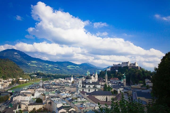Vienna to Salzburg Private Transfer with 2 Hours for Sightseeing