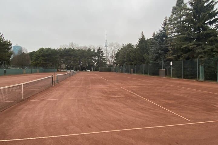 Play Super Friendly Tennis In Vienna