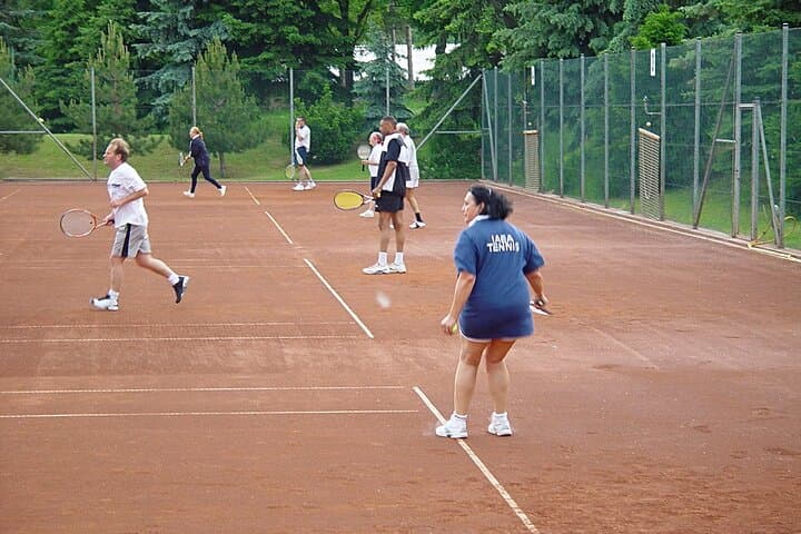 Play Super Friendly Tennis In Vienna