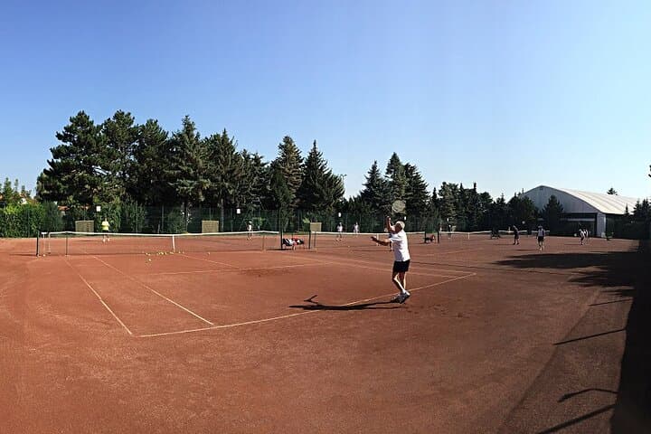 Play Super Friendly Tennis In Vienna