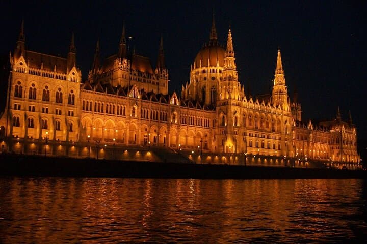 Daytrip to Budapest from Vienna - Private (Transfers & HD Licenced Guide)