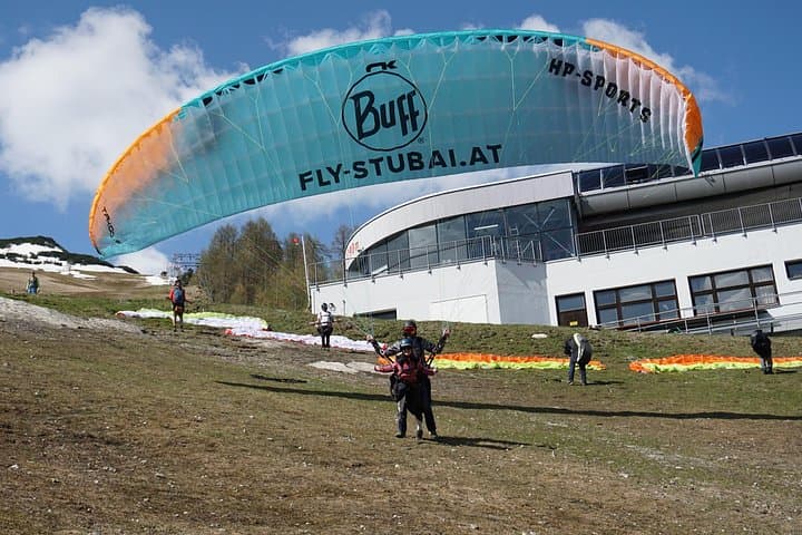 Tandem paragliding in Neustift Stubai Valley near Innsbruck