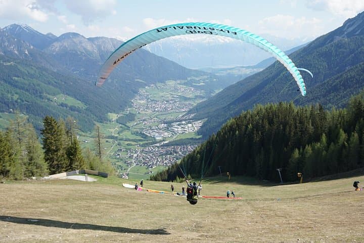 Tandem paragliding in Neustift Stubai Valley near Innsbruck