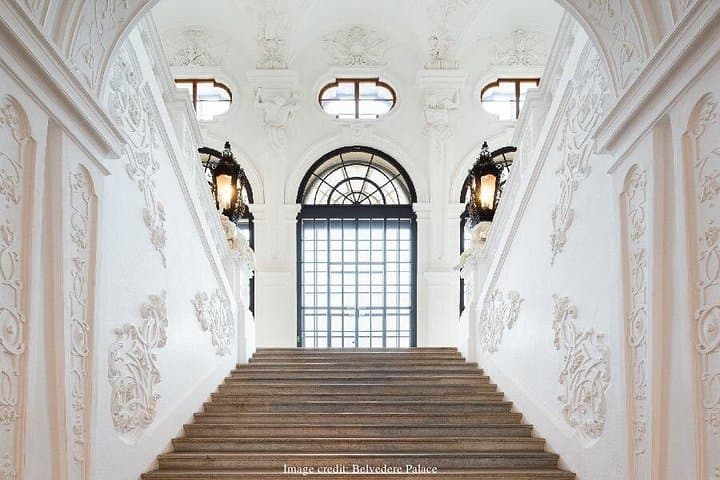 Christmas at Belvedere: 3hr Private Tour of Upper Palace & Market