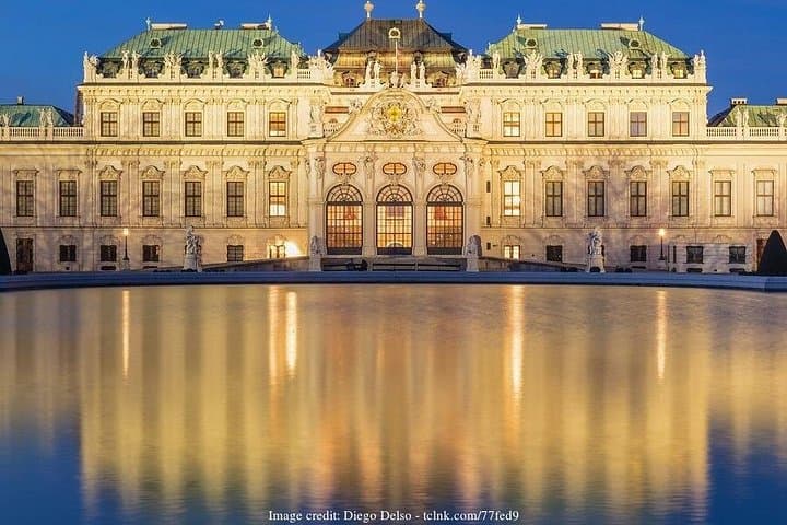 Christmas at Belvedere: 3hr Private Tour of Upper Palace & Market
