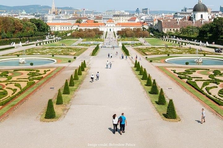 Christmas at Belvedere: 3hr Private Tour of Upper Palace & Market