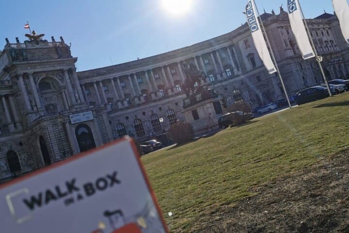 A box for a romantic walk in the city center of Vienna