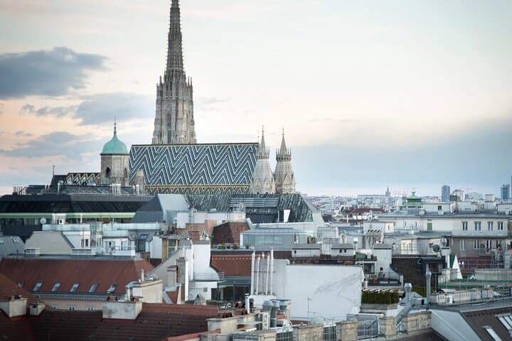 A box for a romantic walk in the city center of Vienna
