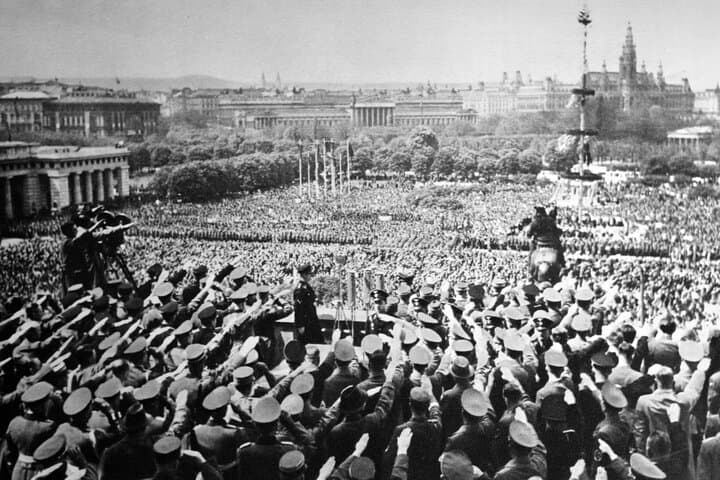 Historical Hitler Walking Tour of Vienna